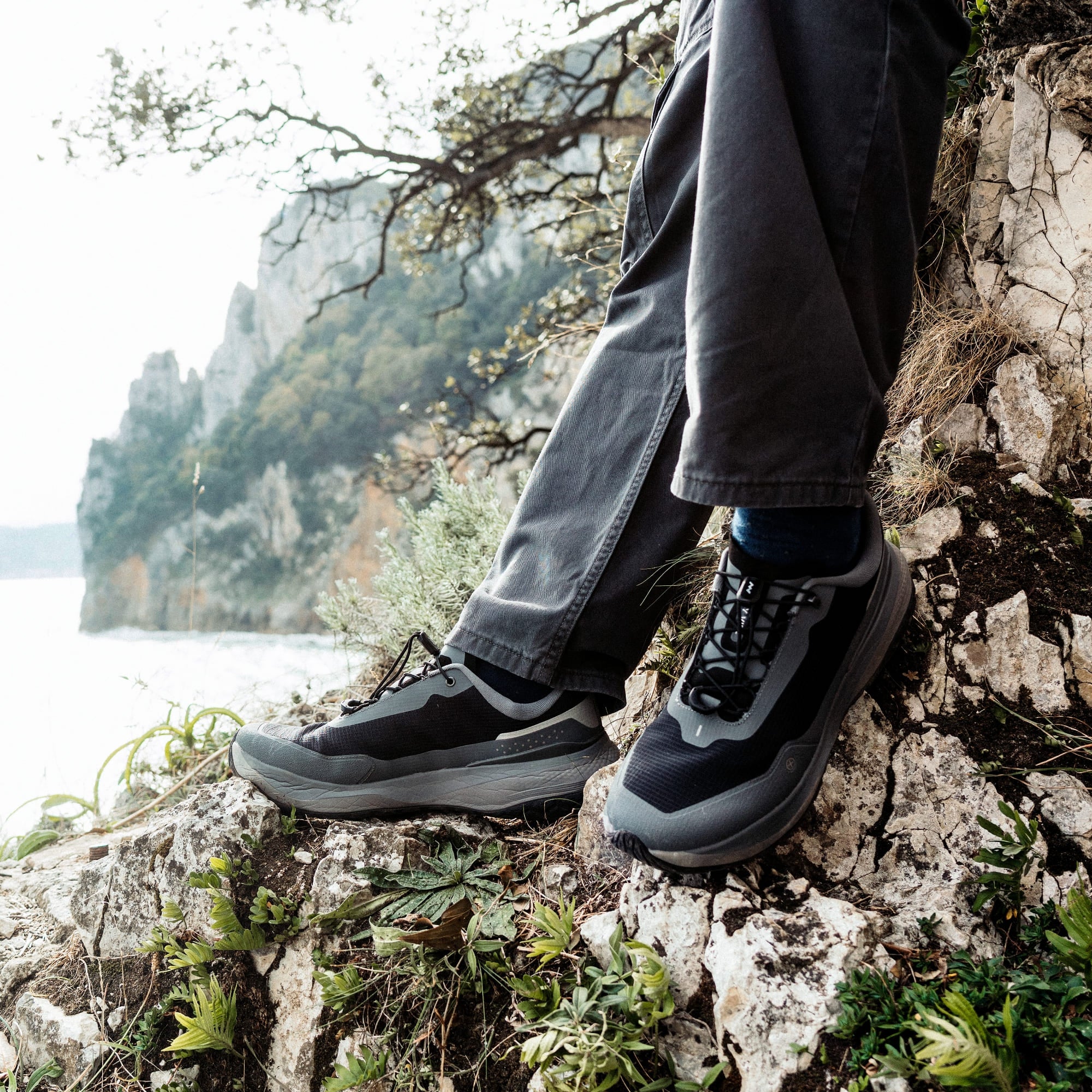 Si-14 Lightweight<br>Low-Top Hiking Shoes