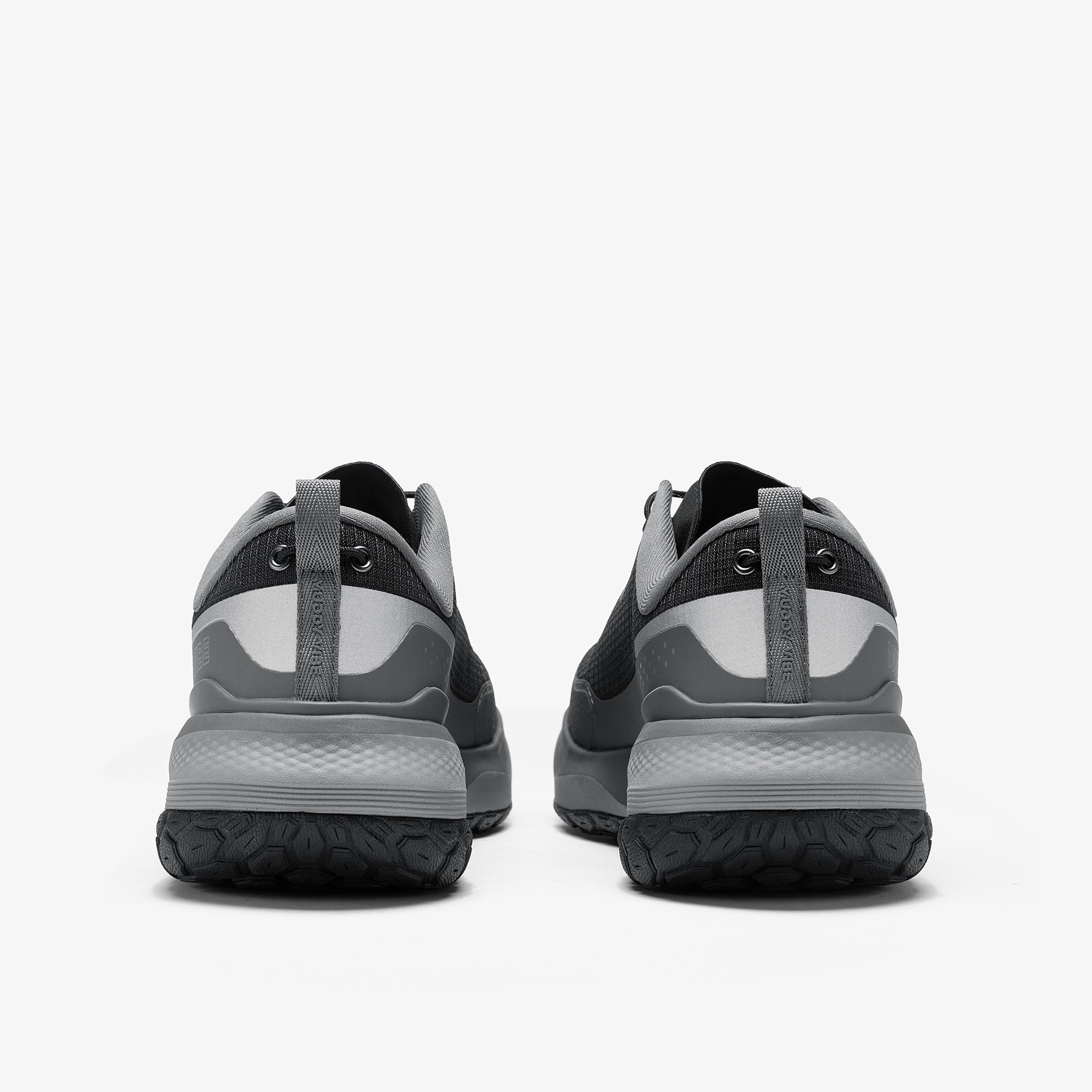 MUDDY VIBE S-16 Tide Rock low-top hiking shoe with black and grey accents, rear view on a white background.