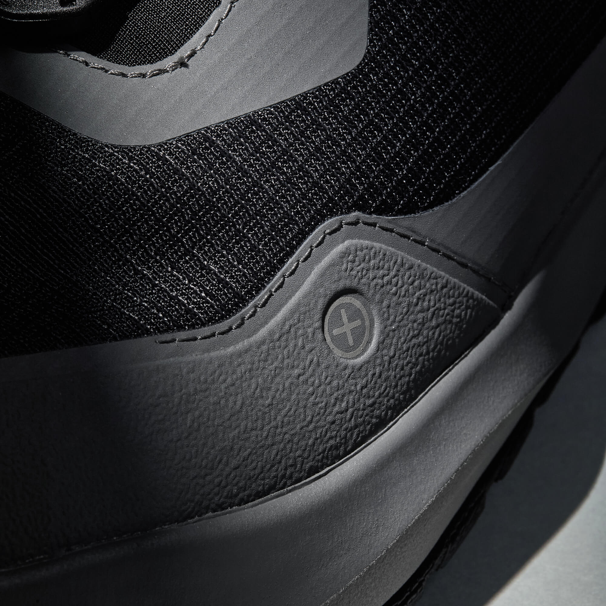 MUDDY VIBE S-16 Tide Rock low-top hiking shoe with black and grey accents, icon view on a soft shadow background.