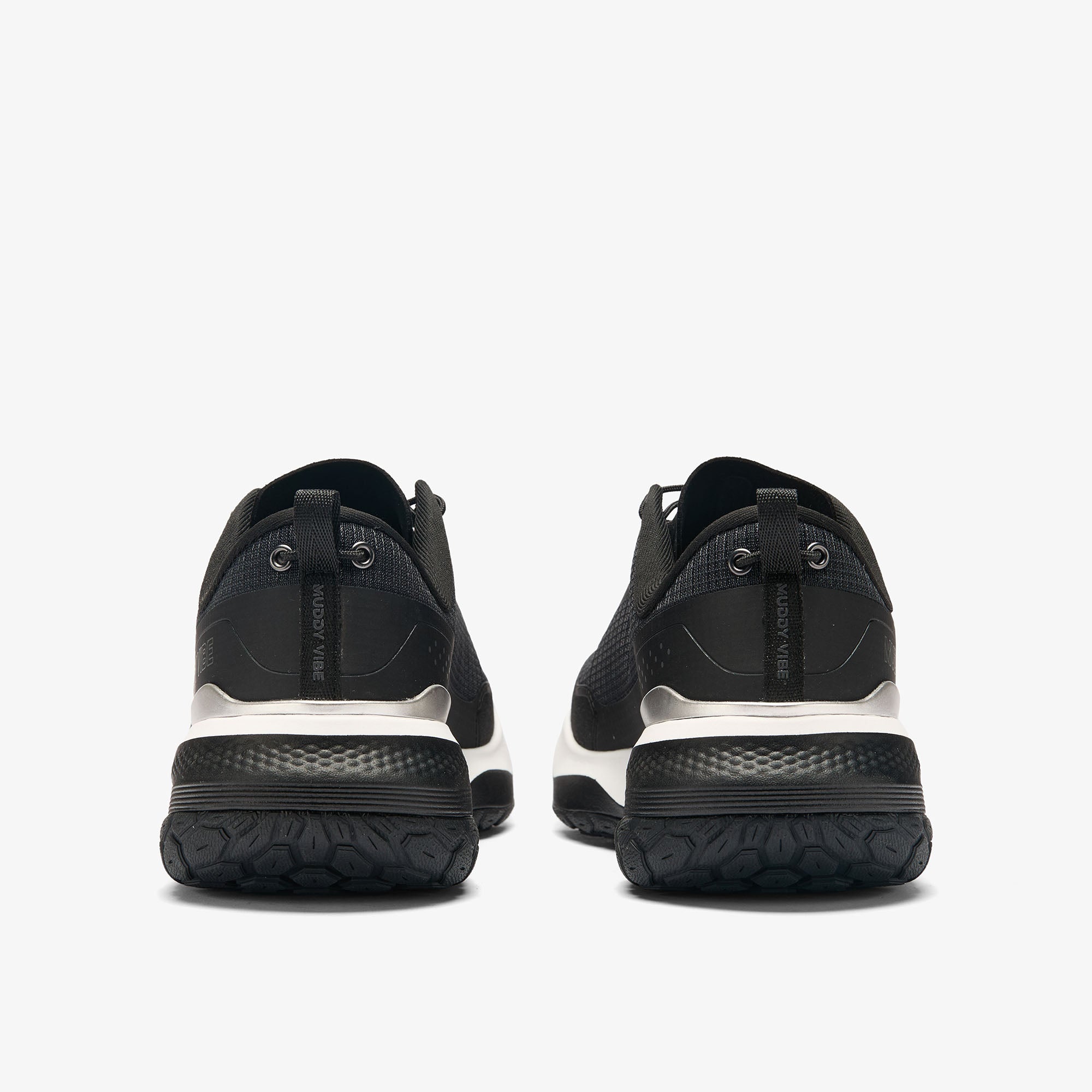 MUDDY VIBE Si-14 Ridge Snow low-top hiking shoe with black and white accents, rear view on a white background.