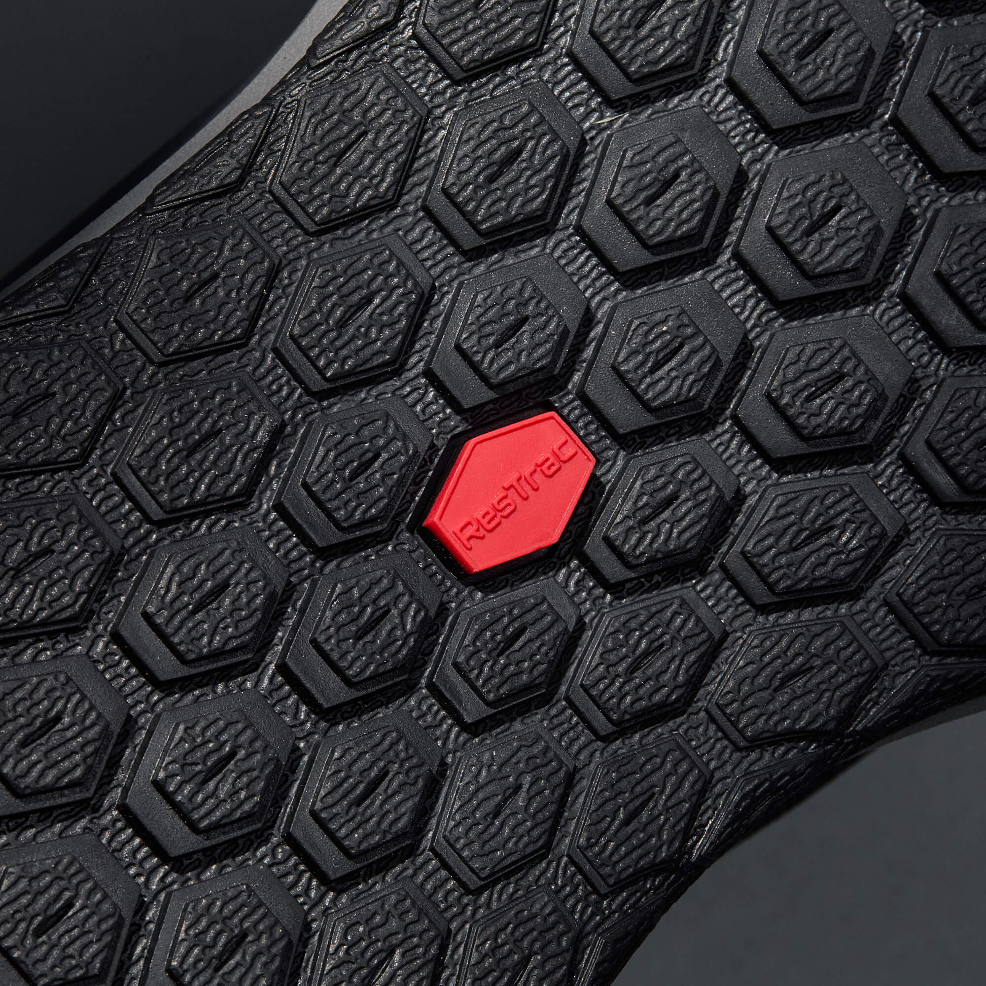 MUDDY VIBE Si-14 Ridge Snow low-top hiking shoe with red accents, bottom view on a soft shadow background.