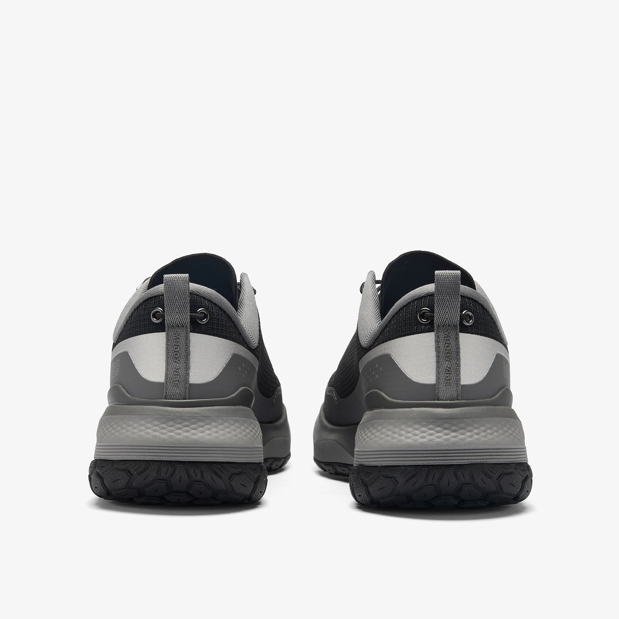 MUDDY VIBE Si-14 Tide Rock low-top hiking shoe with black and grey accents, rear view on a white background.