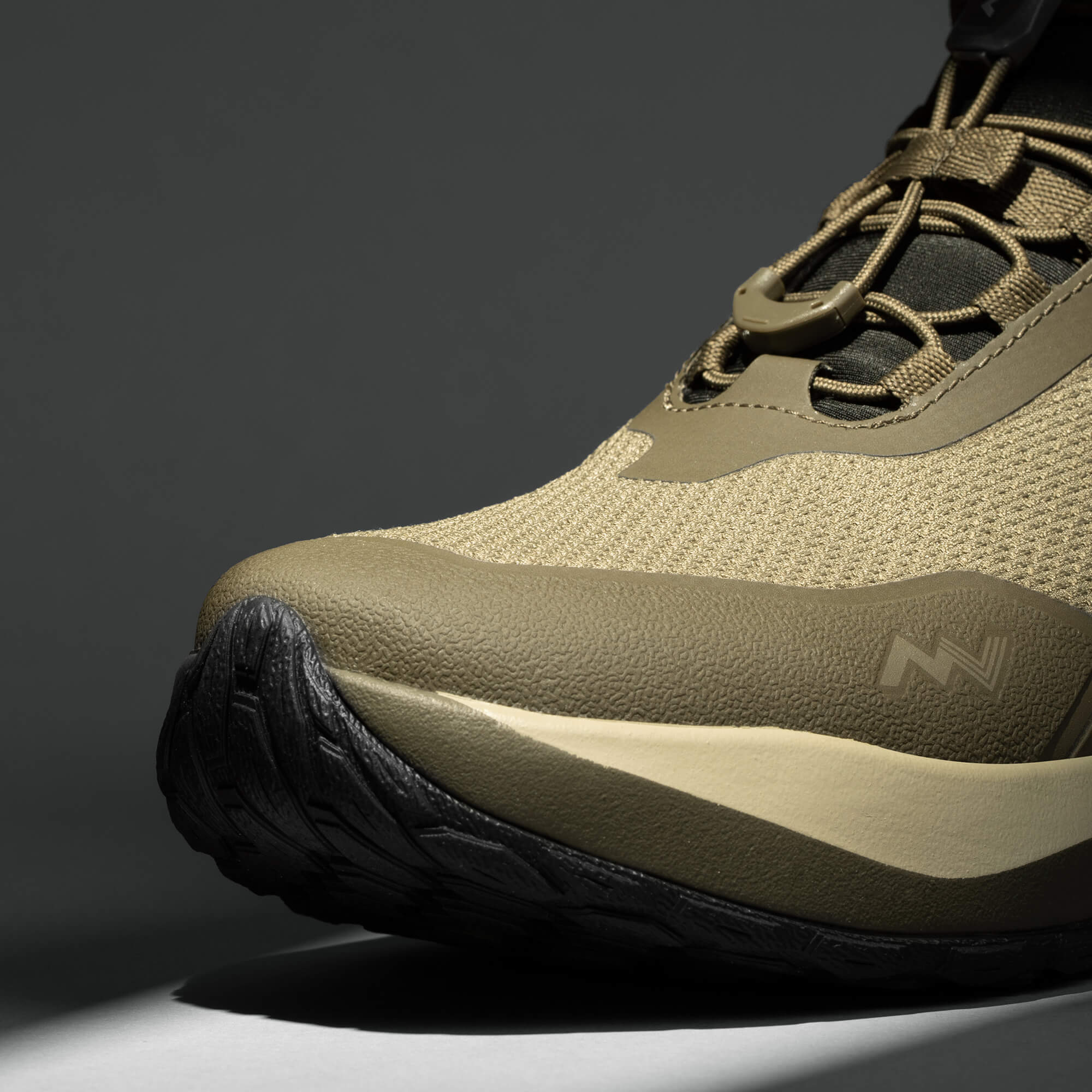 MUDDY VIBE Zn-30 mid-top Alpine Green hiking shoe with tonal green and beige accents, front view on a soft shadow background.