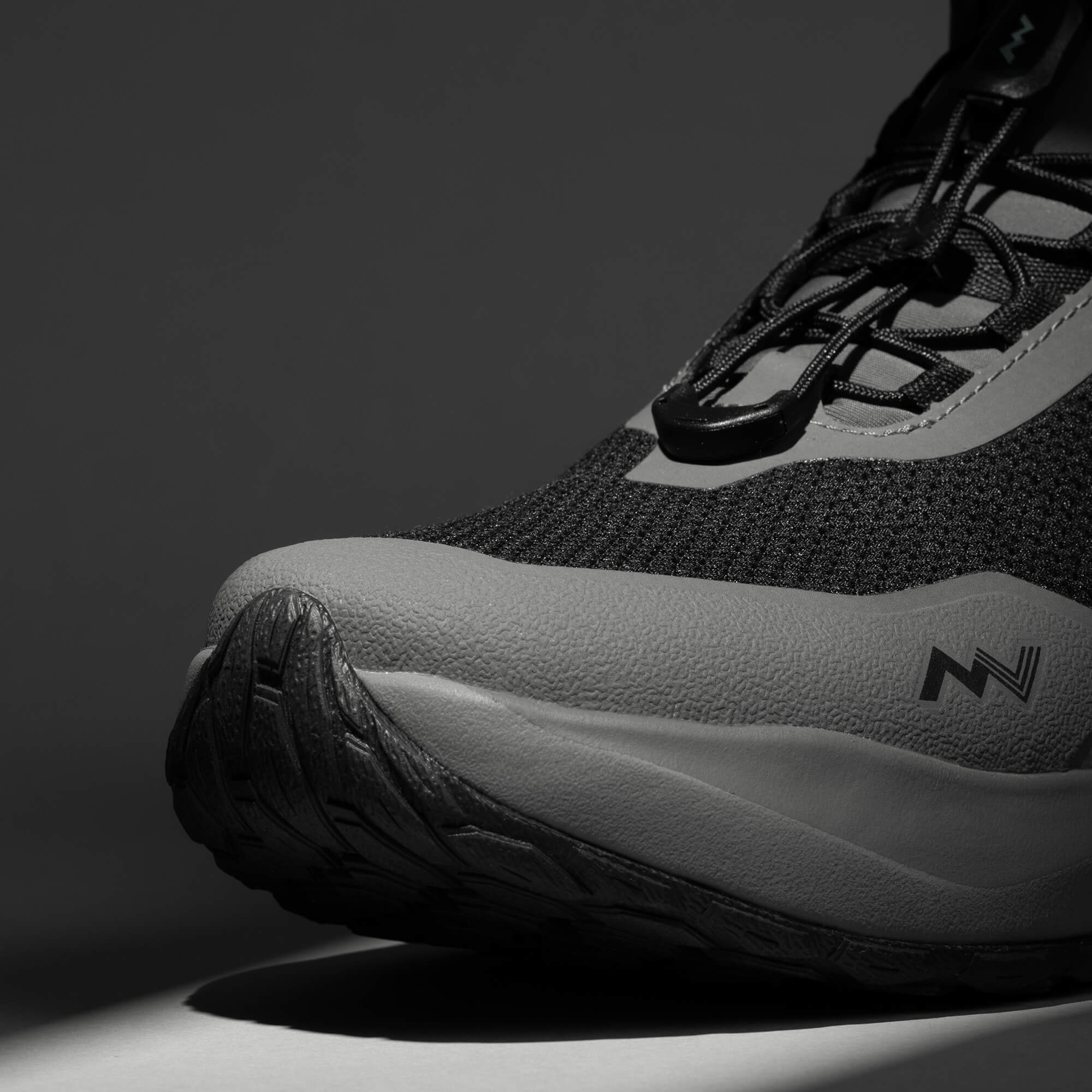 MUDDY VIBE Zn-30 Cliff Grey mid-top hiking shoe with black accents, front view on a soft shadow background.