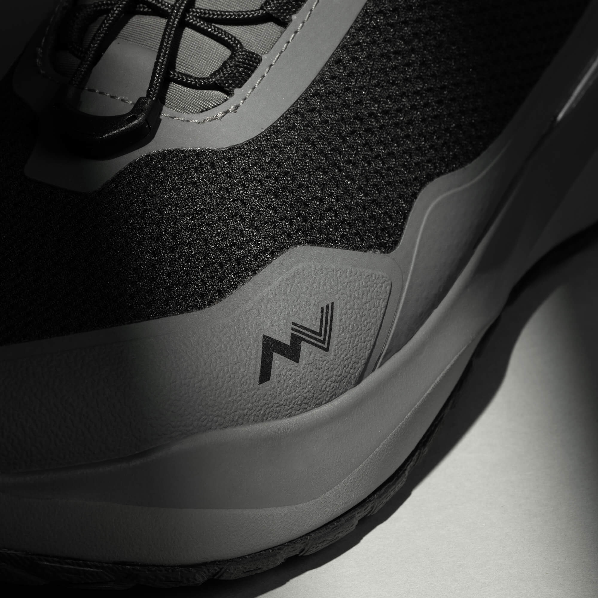 MUDDY VIBE Zn-30 Cliff Grey mid-top hiking shoe with black accents, icon view on a soft shadow background.