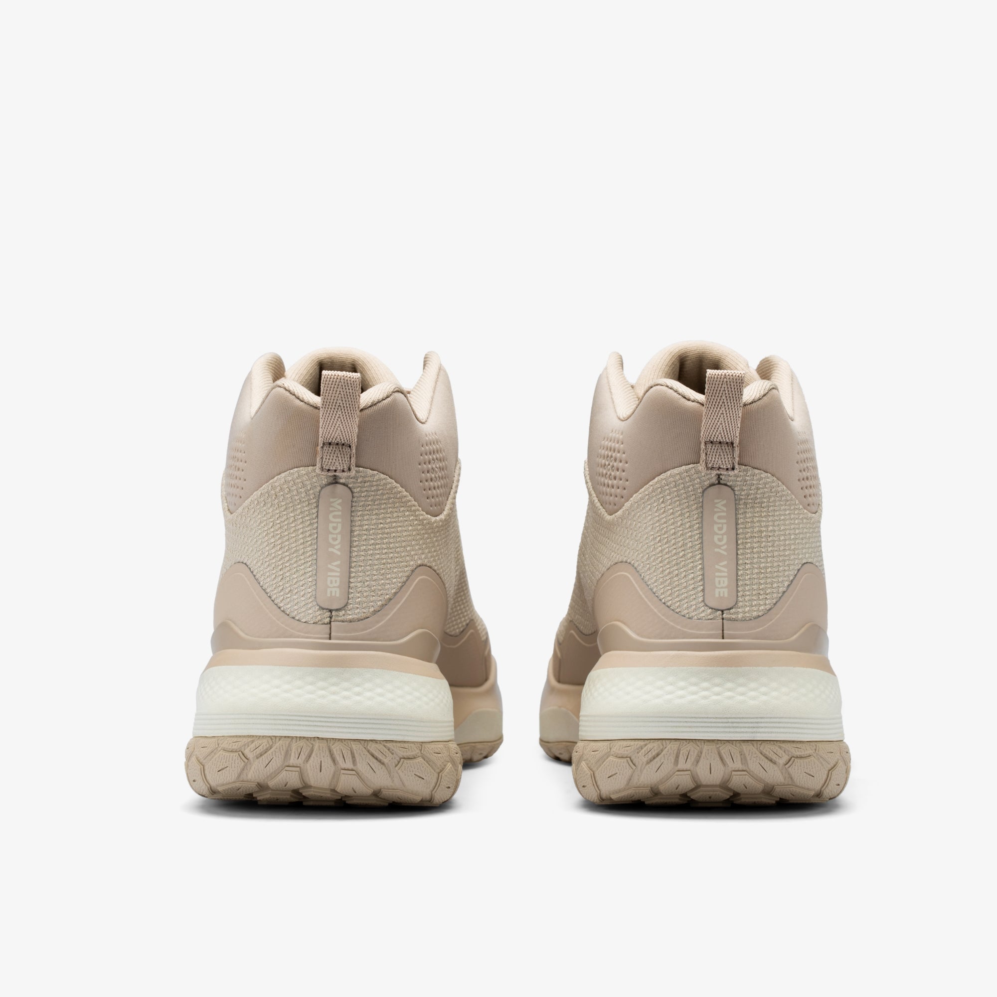 MUDDY VIBE Zn-30 Desert Sand mid-top hiking shoe with light beige and off-white accents, rear view on a white background.