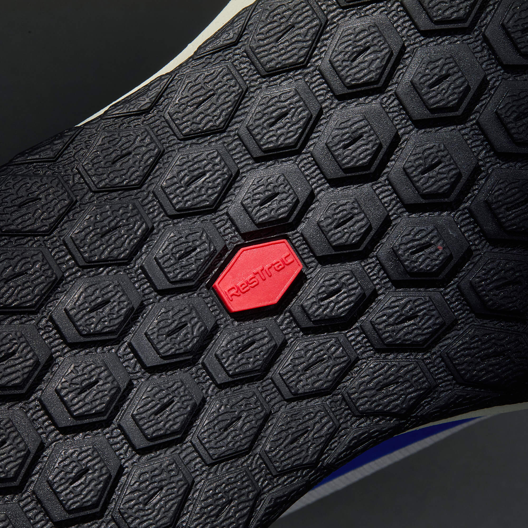 MUDDY VIBE S-16 Aurora White low-top hiking shoe with red accents, bottom view on a soft shadow background.