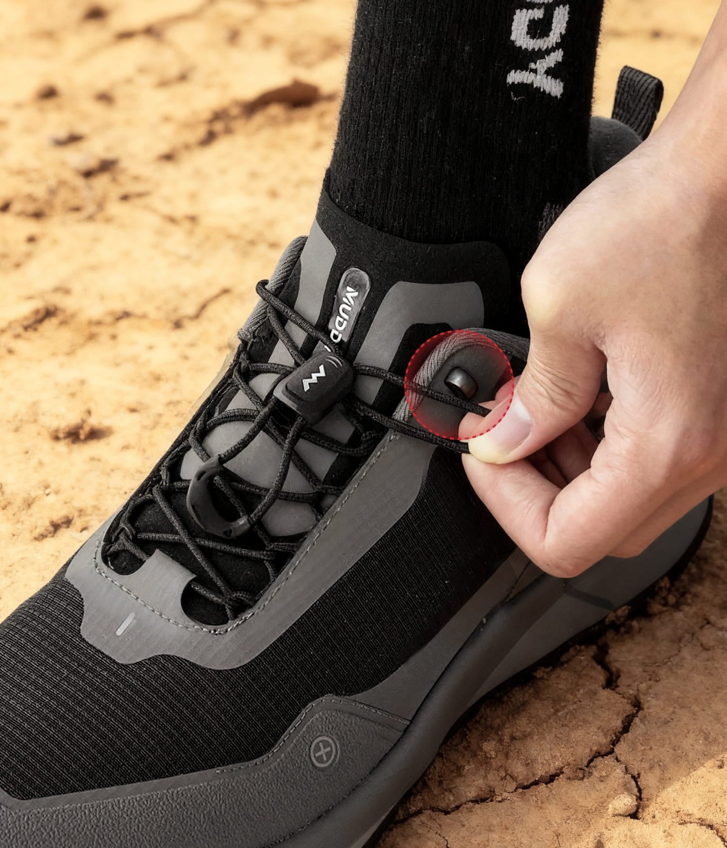Si-14 Speed-lacing System walking shoes. 