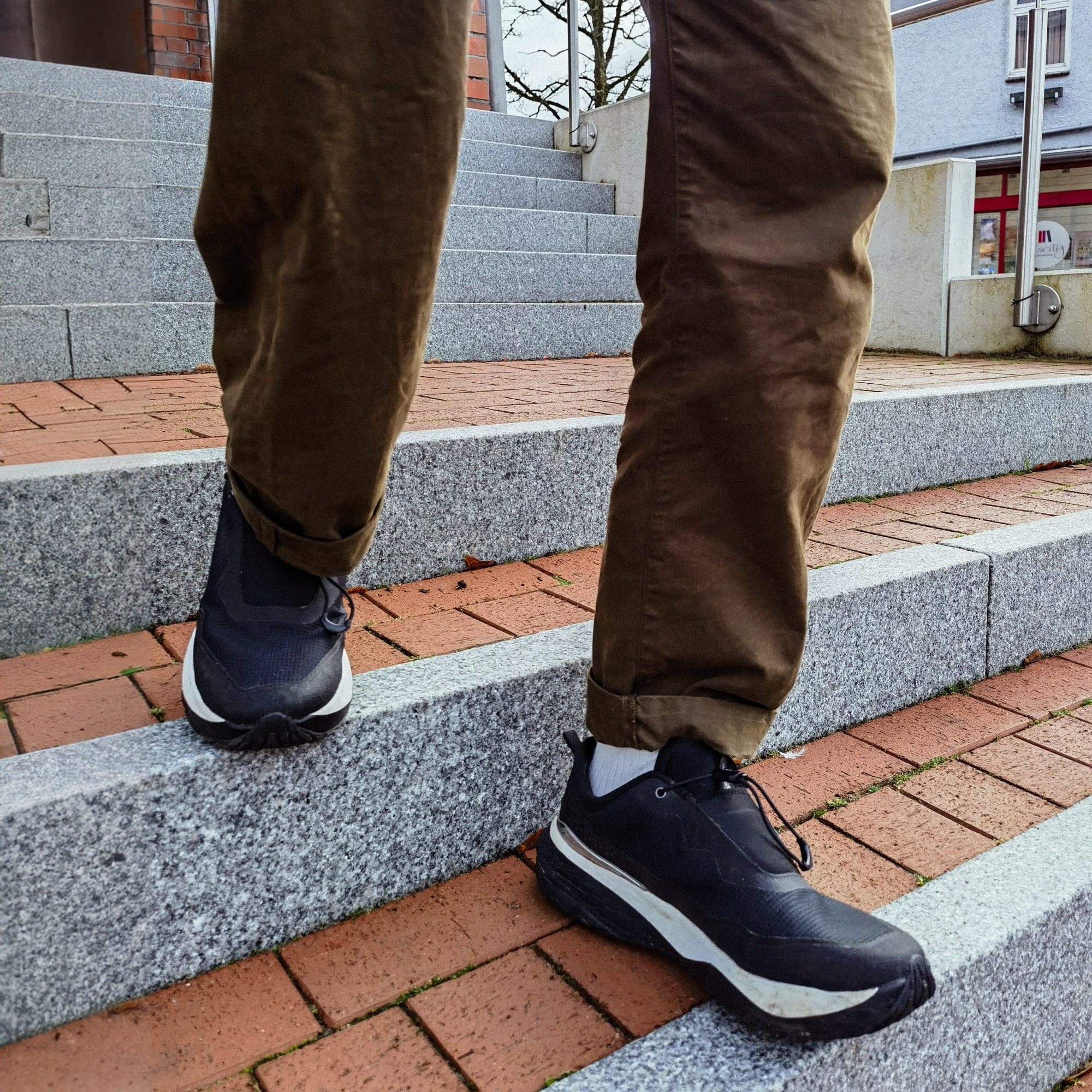 S-16 Lightweight Low-Top Walking Shoes