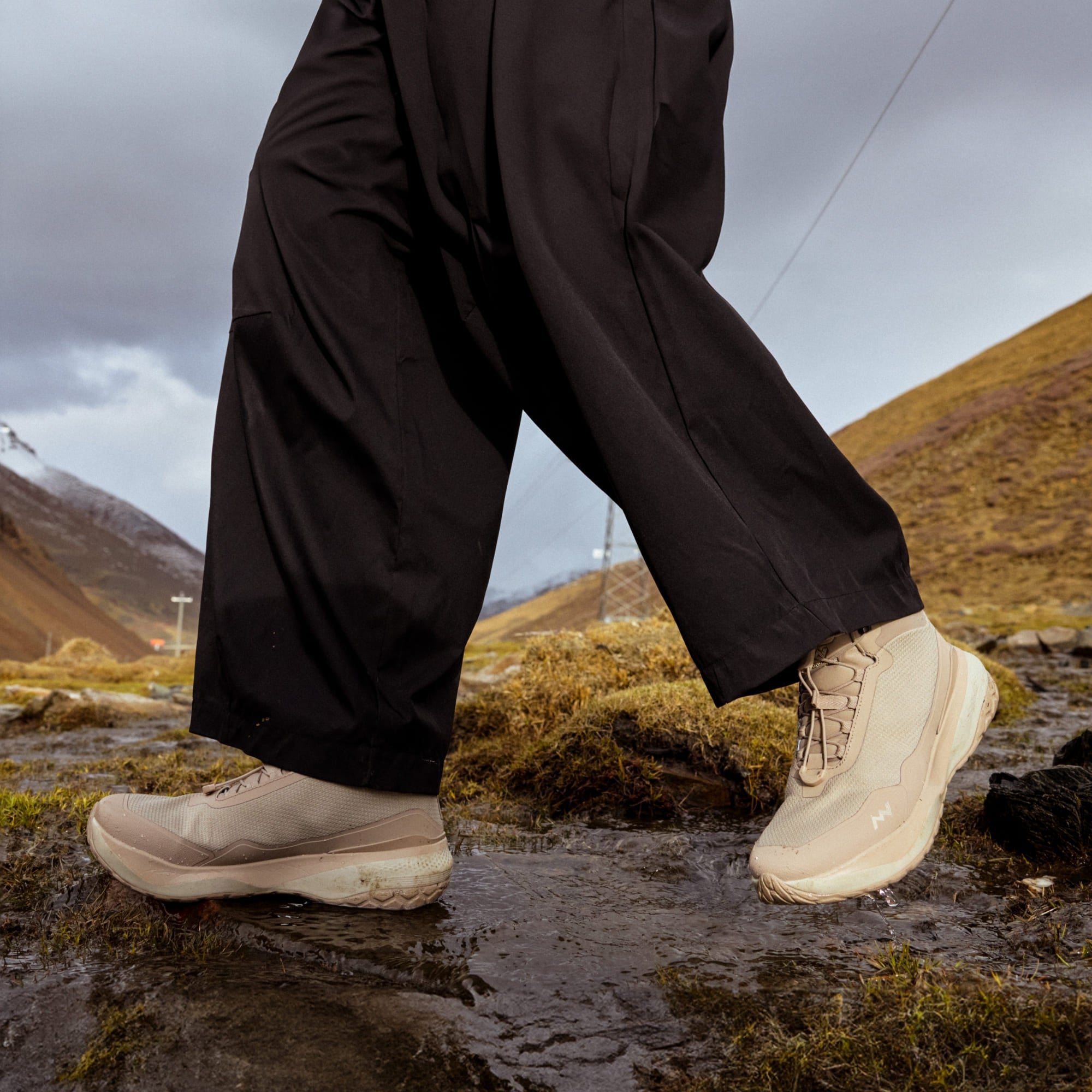 Zn-30 Lightweight Mid-Top Hiking Shoes